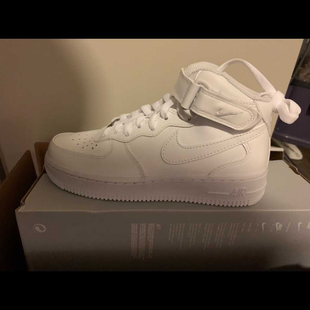 Nike Air Force 1 mid women’s